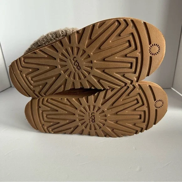 UGG CAMBRIDGE CHESTNUT WOMENS size 7 BOOTS - Picture 9 of 9